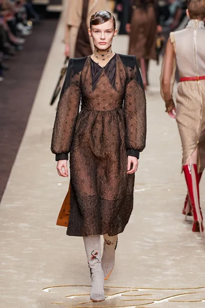 Look 34